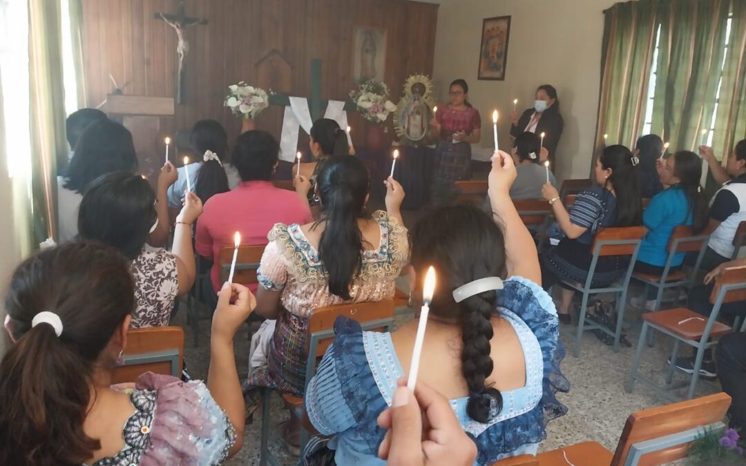 Viacrucis del personal docente y administrativo