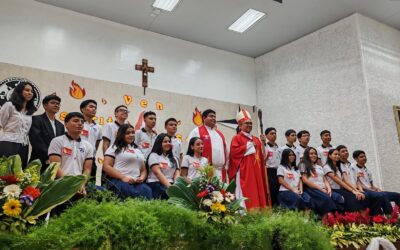 Confirmación de los estudiantes del Centro católico Alberto Masferrer